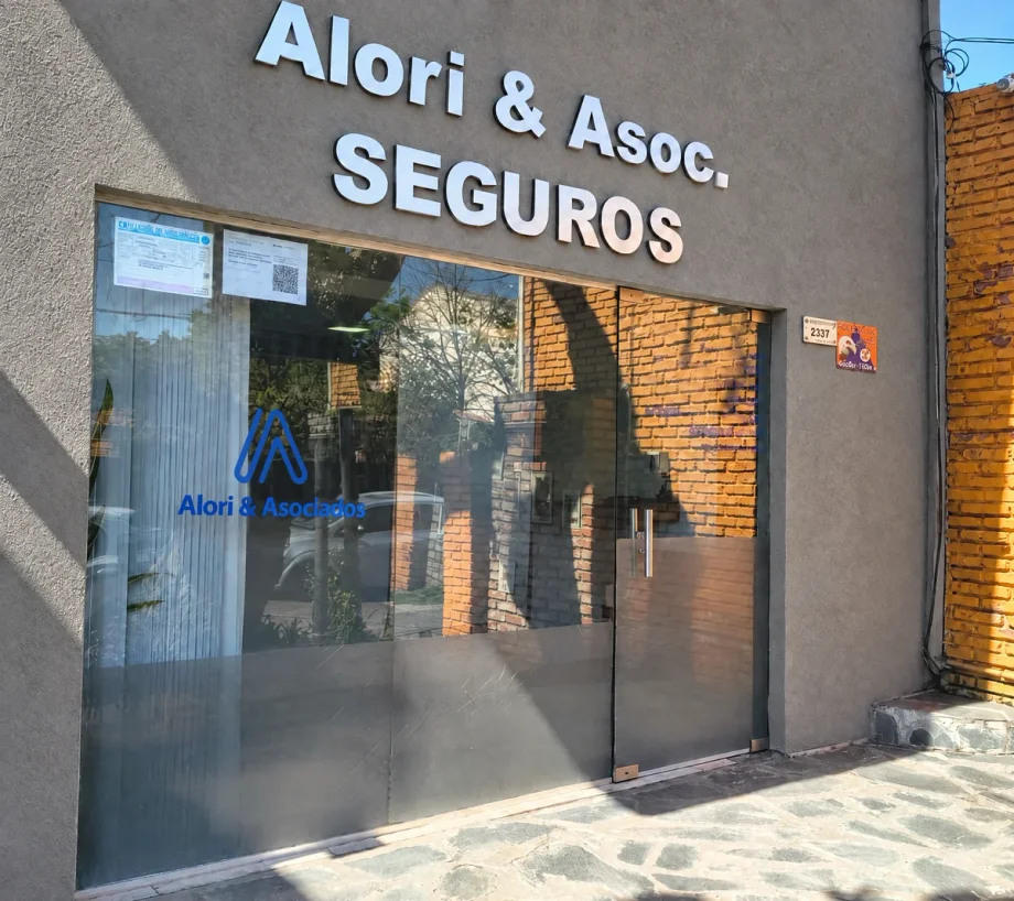 Fachada de la oficina de Alori & Asociados en Av. Senador Morón 2343, Bella Vista